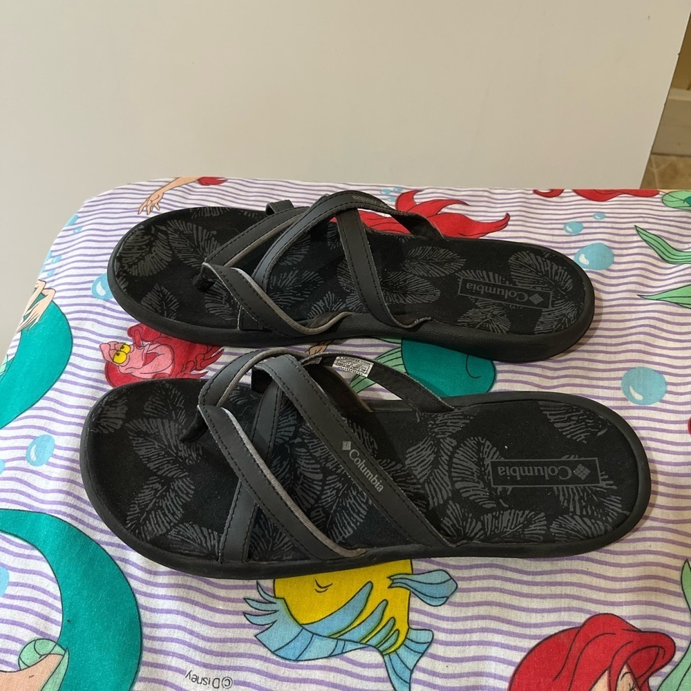 Columbia Women's Comfort Flip Flops - Black Tropical Pattern - Size 11 - Picture 2 of 6